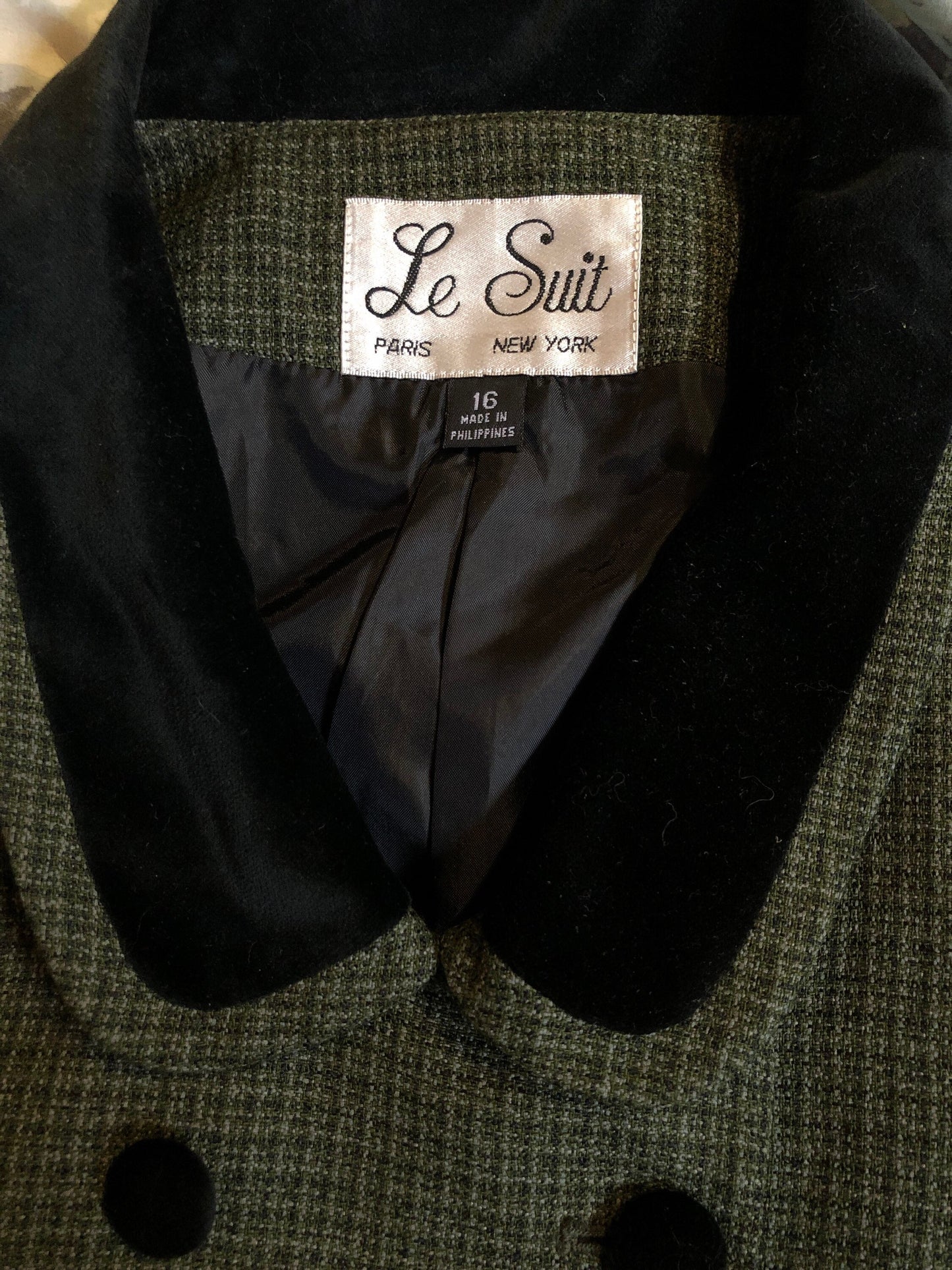 Elegant Green Plaid Suit w Black Velvet Trim, Size 16