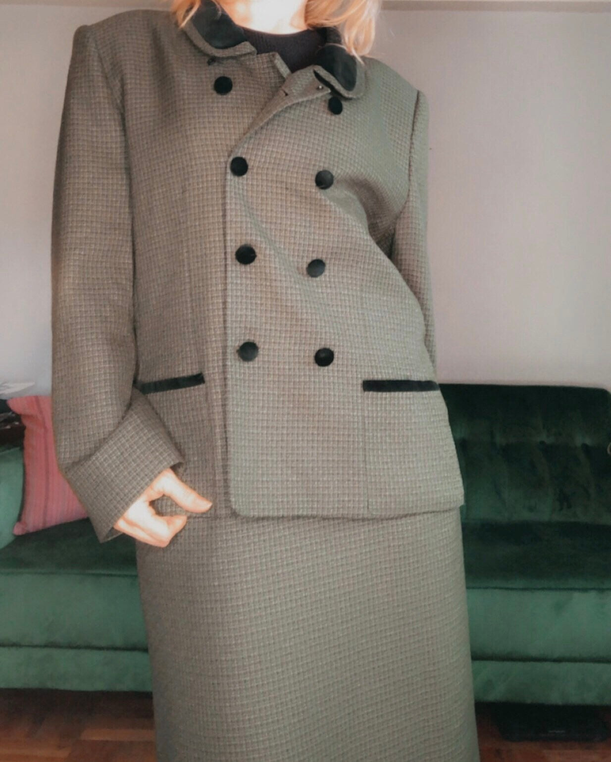 Elegant Green Plaid Suit w Black Velvet Trim, Size 16