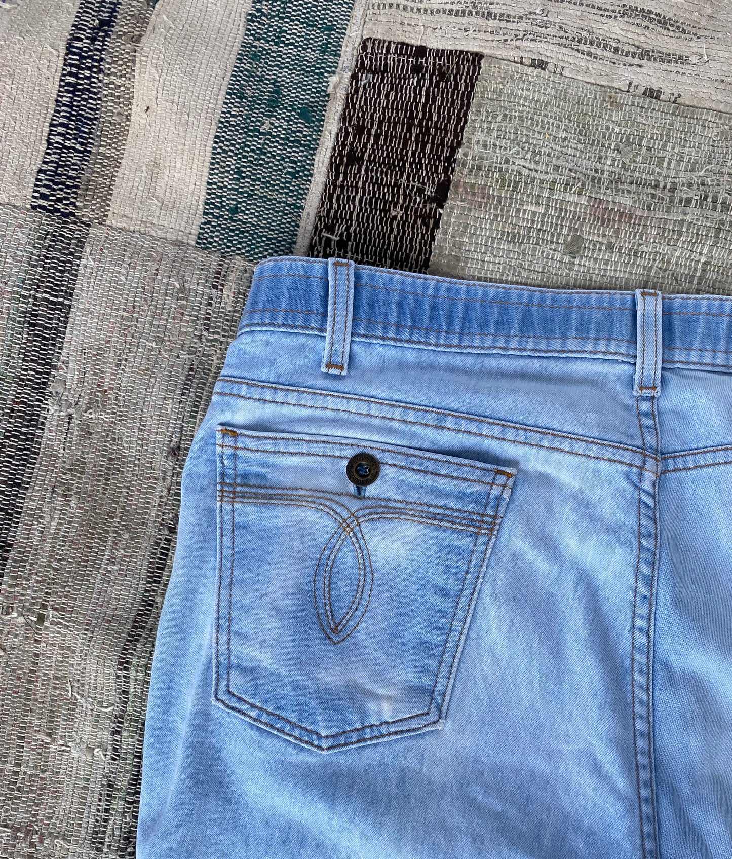 Light Wash 70s Levis, Waist 38"