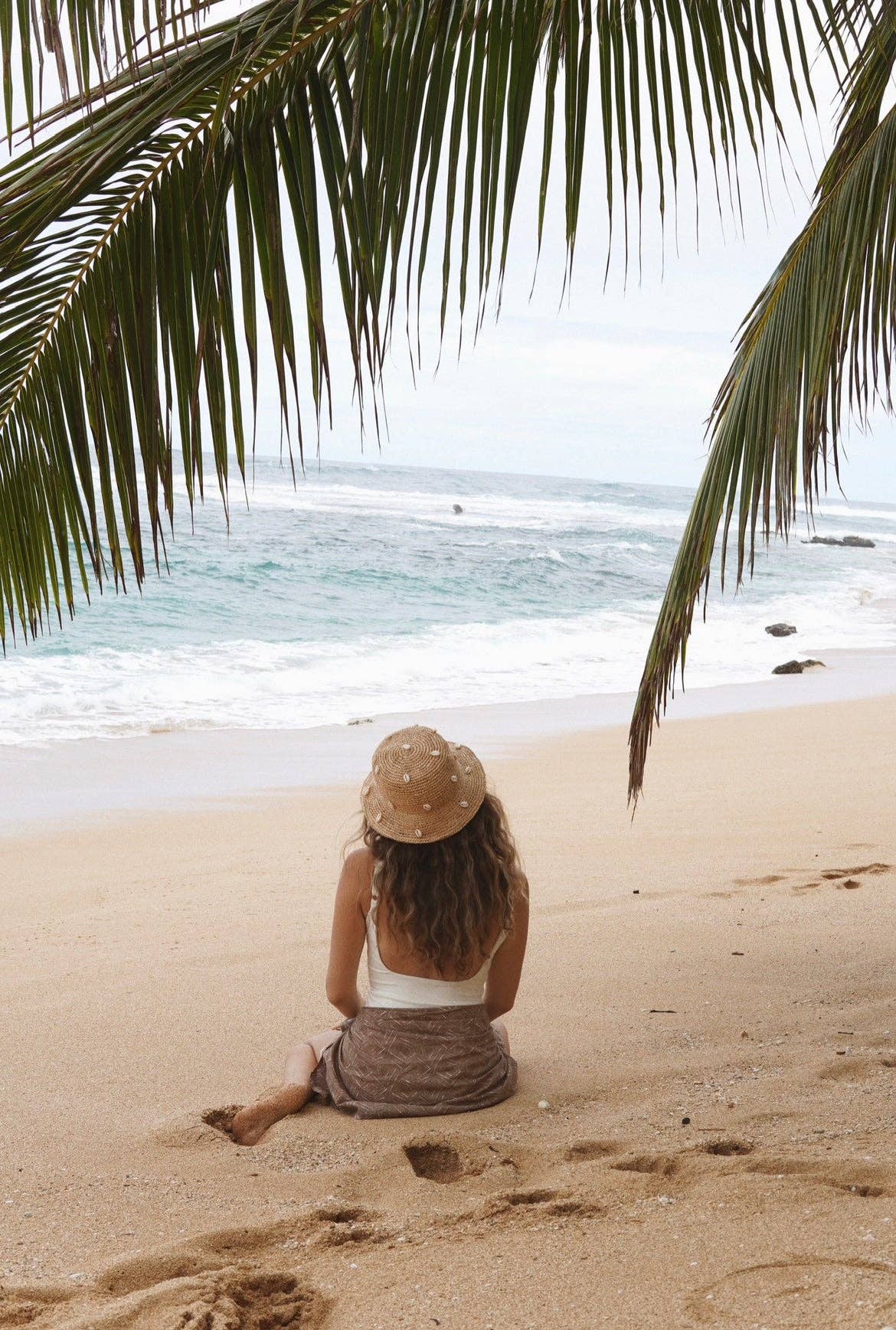 Delray Puka Dot- Cowry Shell Raffia Bucket Hat