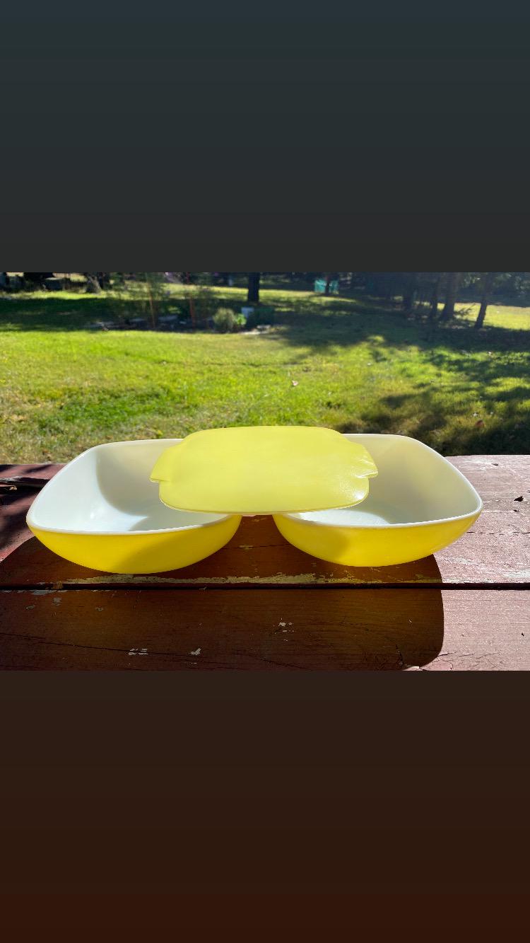 Vintage Pyrex: 2 Yellow Bowls with 1 lid