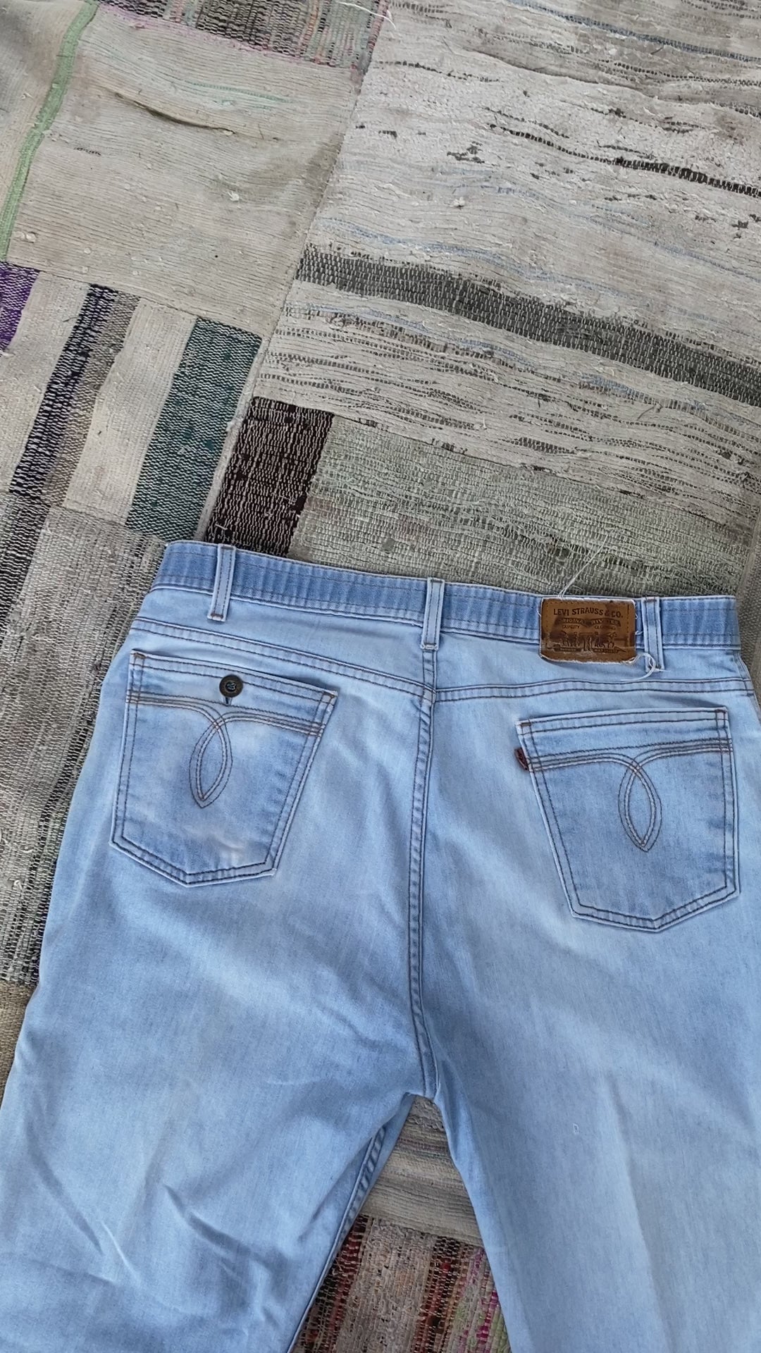 Light Wash 70s Levis, Waist 38"