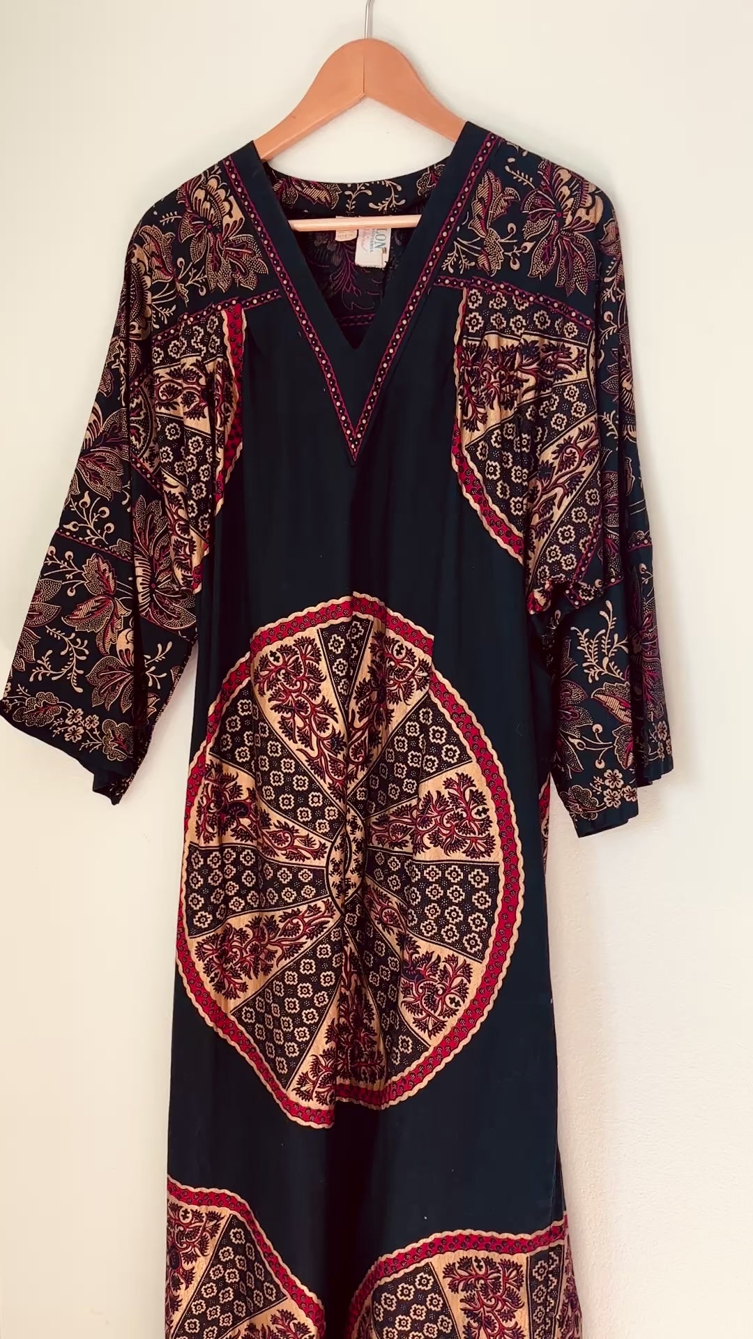 Load and play video in Gallery viewer, Classic Cool Elon Kaftan, Bust/Chest 42&amp;quot;
