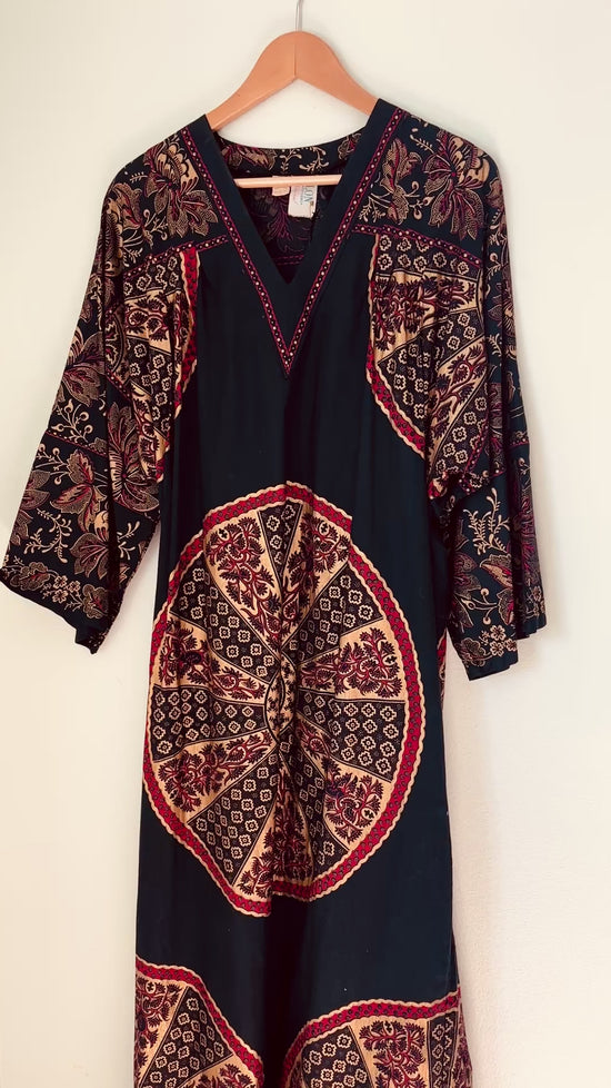 Load and play video in Gallery viewer, Classic Cool Elon Kaftan, Bust/Chest 42&amp;quot;
