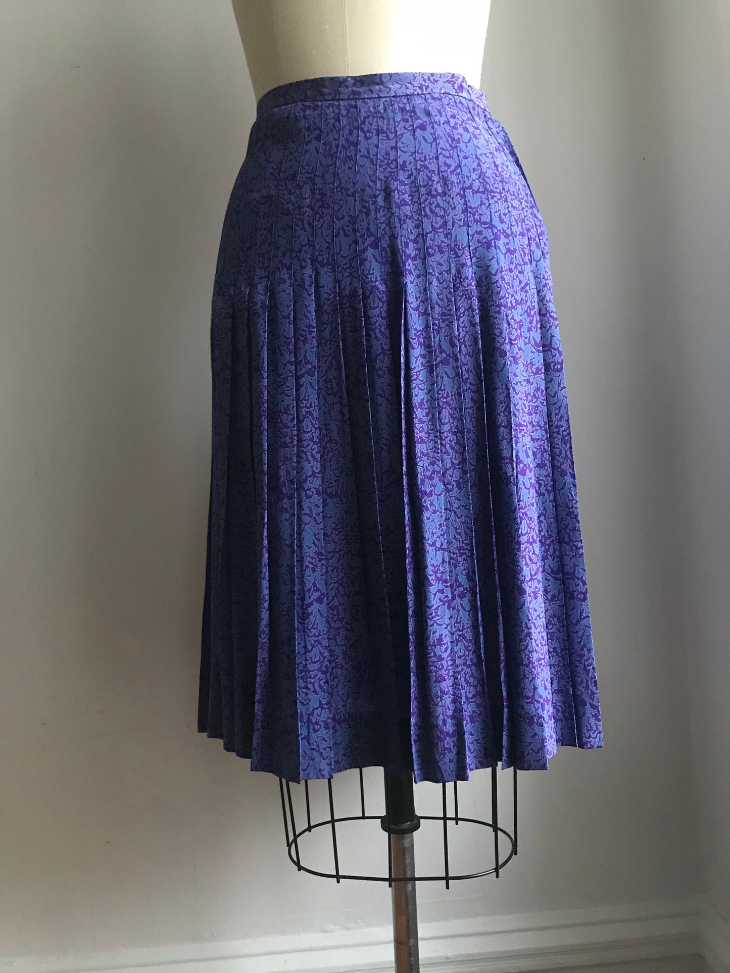 Rare Guy LaRoche Silk Blouse and Skirt Set, Size Small, Waist 26"