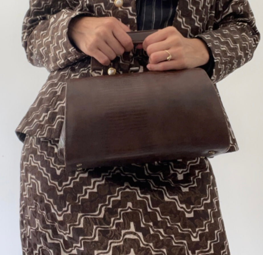 Load image into Gallery viewer, 1950s Brown Leather Alligator Purse
